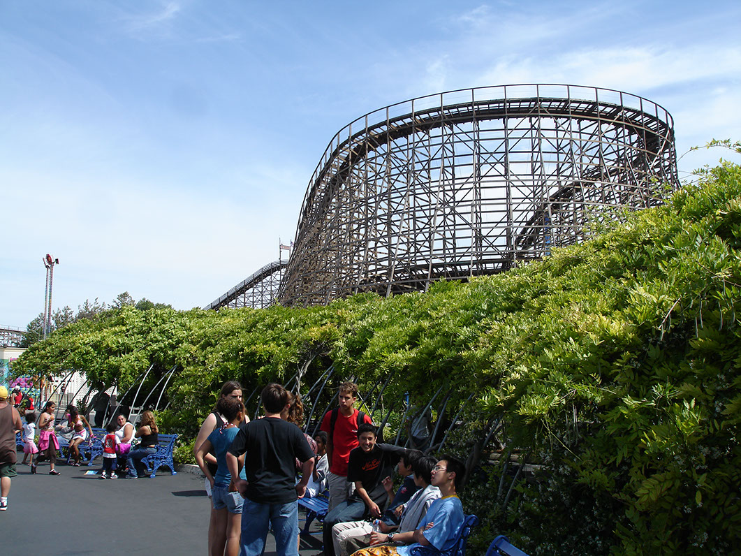 Photo showing foot traffic at Great America.